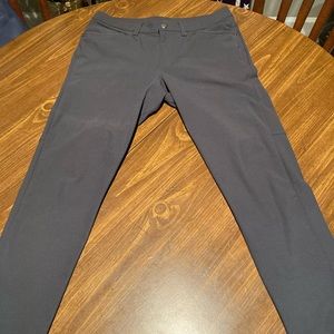 Lululemon ABC Slim-Fit Pant 32" 
Warpstreme || Color: Black